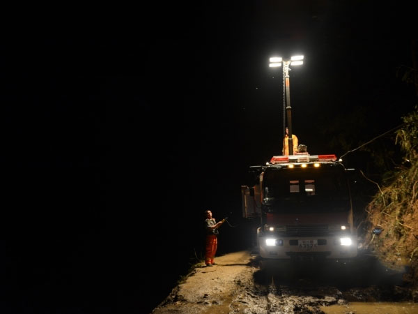 大功率升降照明燈在廣州某道路搶修應(yīng)用實例